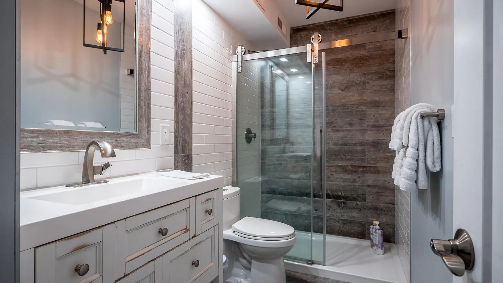 Maui Makai Condo - Completely Renovated 1 Bedroom 1 Bath Condo, Just Steps Away From Kahana Beach